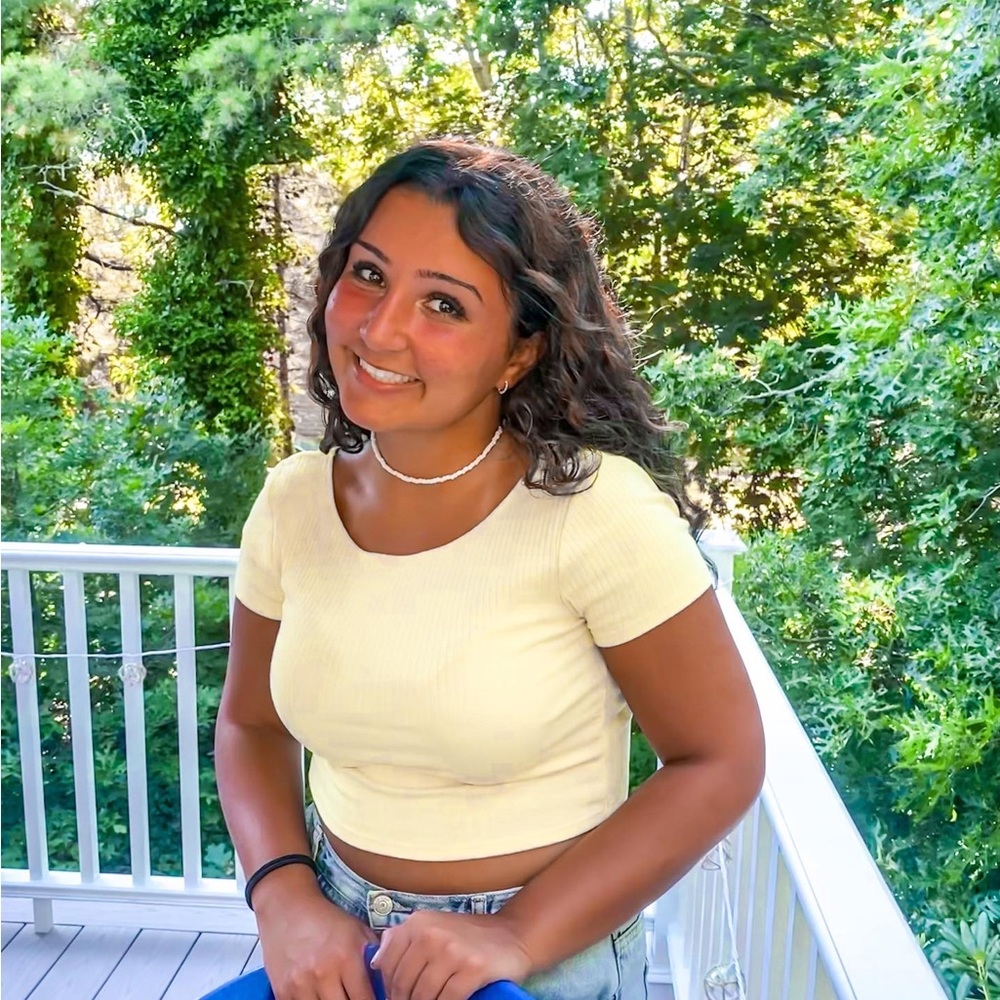 Meet your Posher, Elise